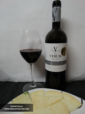 Verum V Reserva Familiar 2010 con queso record en aceite de oliva virgen