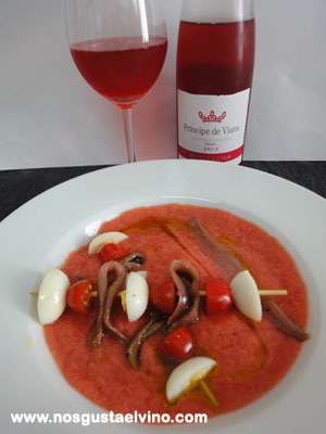 principe de viana rosado garnacha 2013 con sopa de tomate y fresas con brocheta de anchoas de l'escala huevos de codorniz y tomates cherry